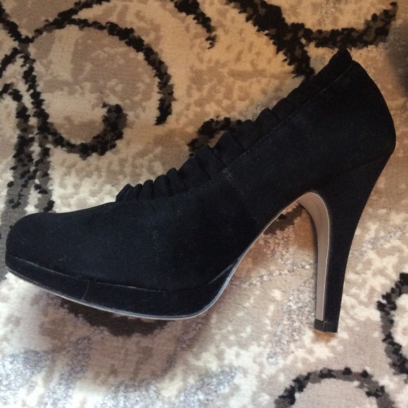 Madden Girl (Mis-Matched Size!) Black Heels - Picture 8 of 9